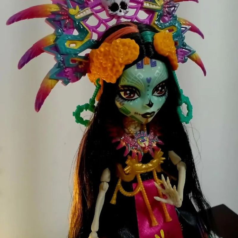 Boneca Monster High Skelita Calaveras Dia de Muertos 2025 - Foto 1