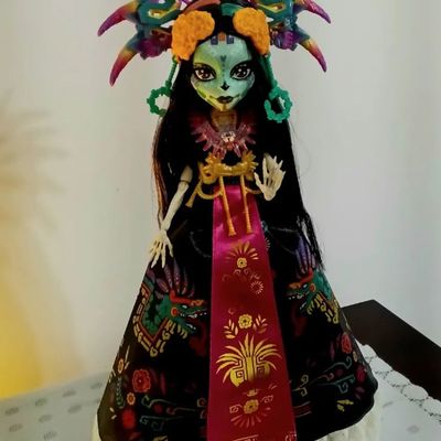Boneca Monster High Skelita Calaveras Dia de Muertos 2025 - Foto 2