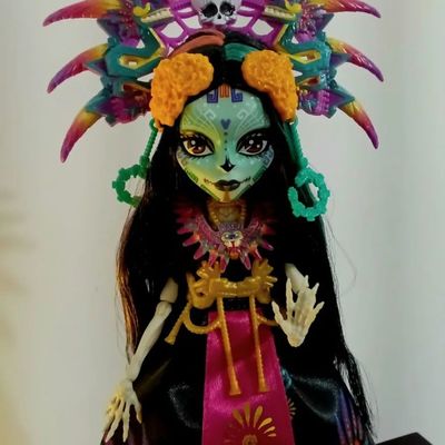 Boneca Monster High Skelita Calaveras Dia de Muertos 2025 - Foto 4